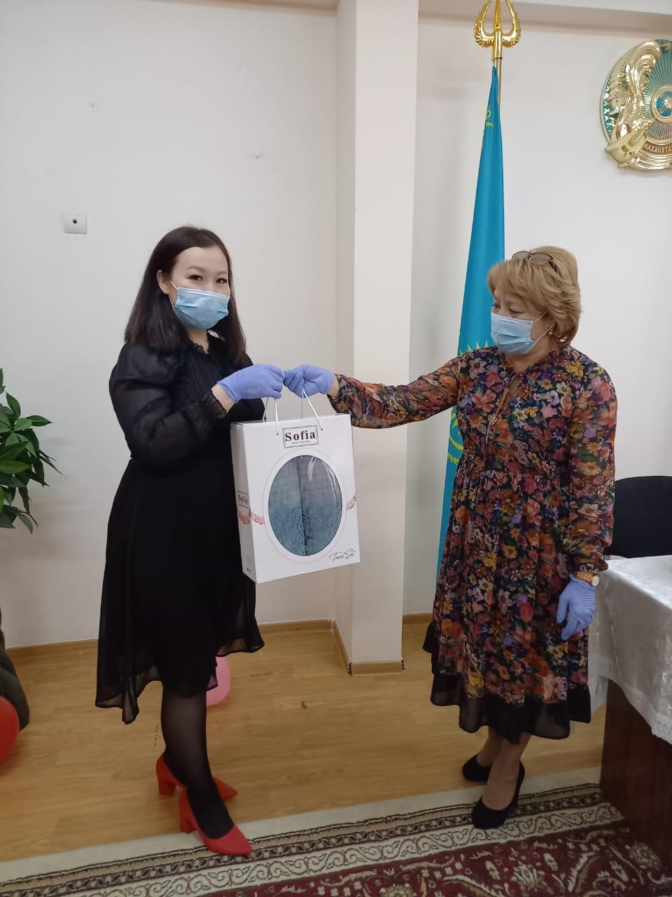 8 - наурыз Халықаралық әйелдер мерекесіне орай балабақша қызметкерлері марапатталды